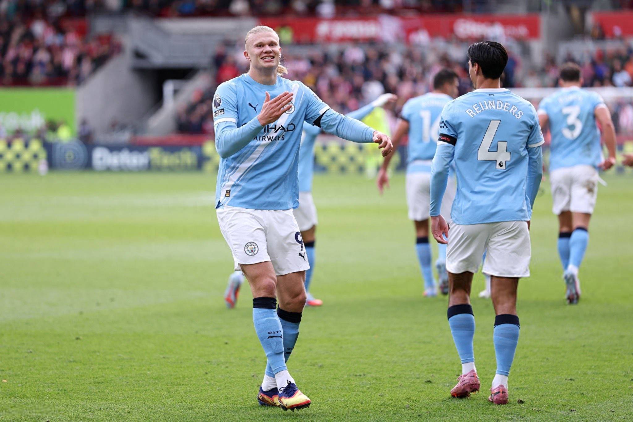 跟队记者：VAR竟然认为米兰对阵帕尔马时的点球是萨56的犯规（队记：VAR认定米兰对帕尔马那粒点球源于萨56犯规）