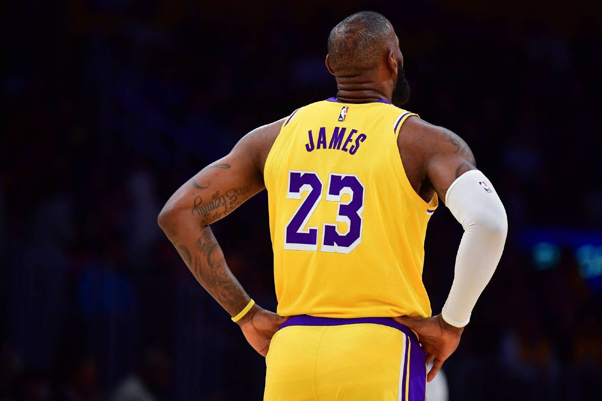 詹卢卡-曼奇尼：现在才11月，谈罗马争冠为时过早（詹卢卡-曼奇尼：如今仅11月，谈罗马夺冠尚早）