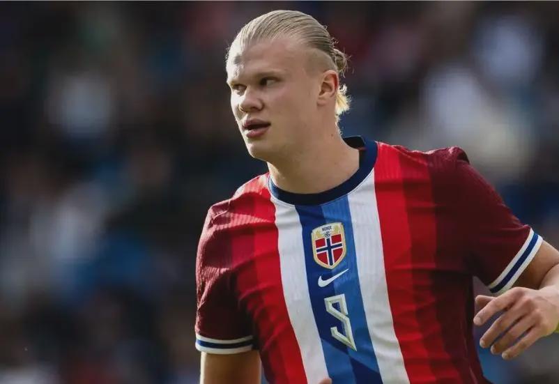 记者：阿根廷全队周四启程前往安哥拉，梅西届时将首发出战