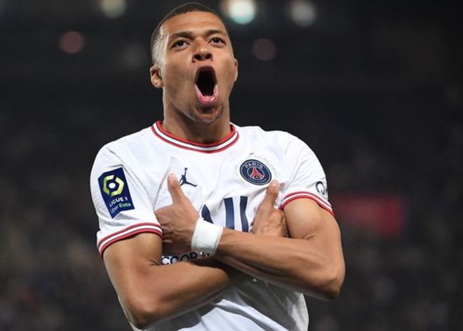 欧文快攻完成压哨上篮（欧文快攻读秒上篮得手）