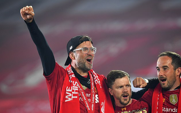 荷兰前国脚齐赞：赖因德斯就像是永动机，是他带领荷兰队前进（荷兰名宿齐声称赞：赖因德斯宛若永动机，驱动荷兰队向前）