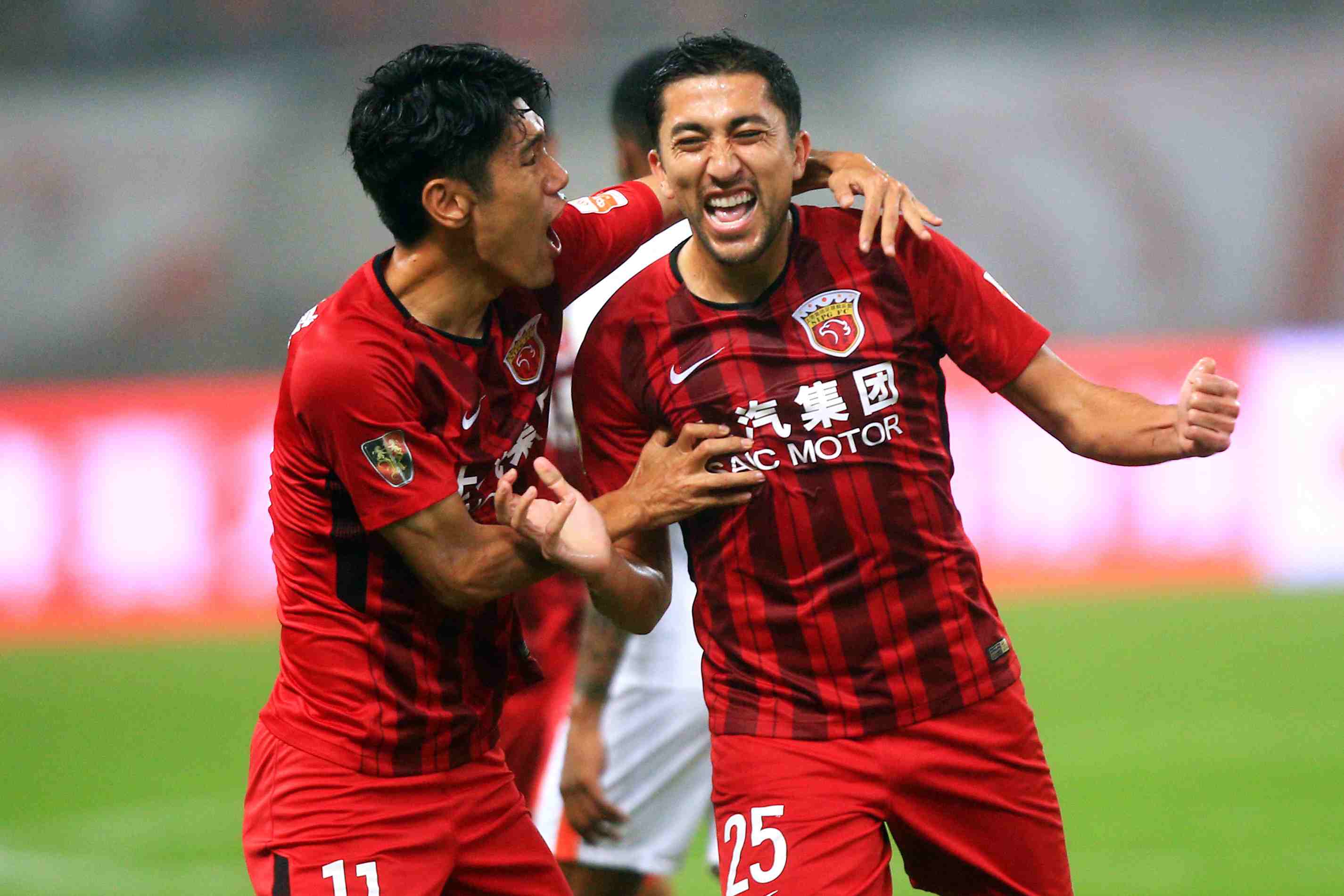 怀特30分钟内砍30+7+9+5三分，绿军队史首人（怀特仅用30分钟轰下30分7板9助外加5记三分，成绿军队史第一人）