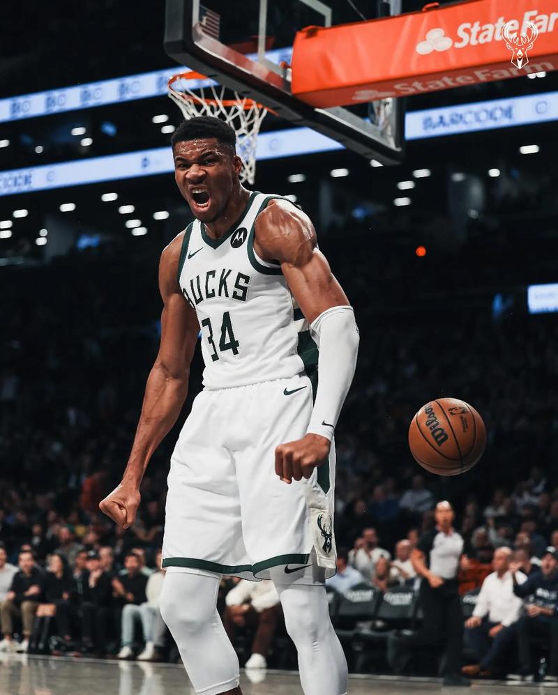 一日英超动向：曼城再具争冠实力，萨拉赫猛批斯洛特引发矛盾（英超一日观察：曼城重现争冠火力，萨拉赫怒斥斯洛特掀风波）