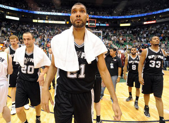 巴西2-0塞内加尔，埃斯特旺、卡塞米罗破门，库尼亚两度中框（巴西2-0胜塞内加尔：埃斯特旺、卡塞米罗建功，库尼亚两次中柱）