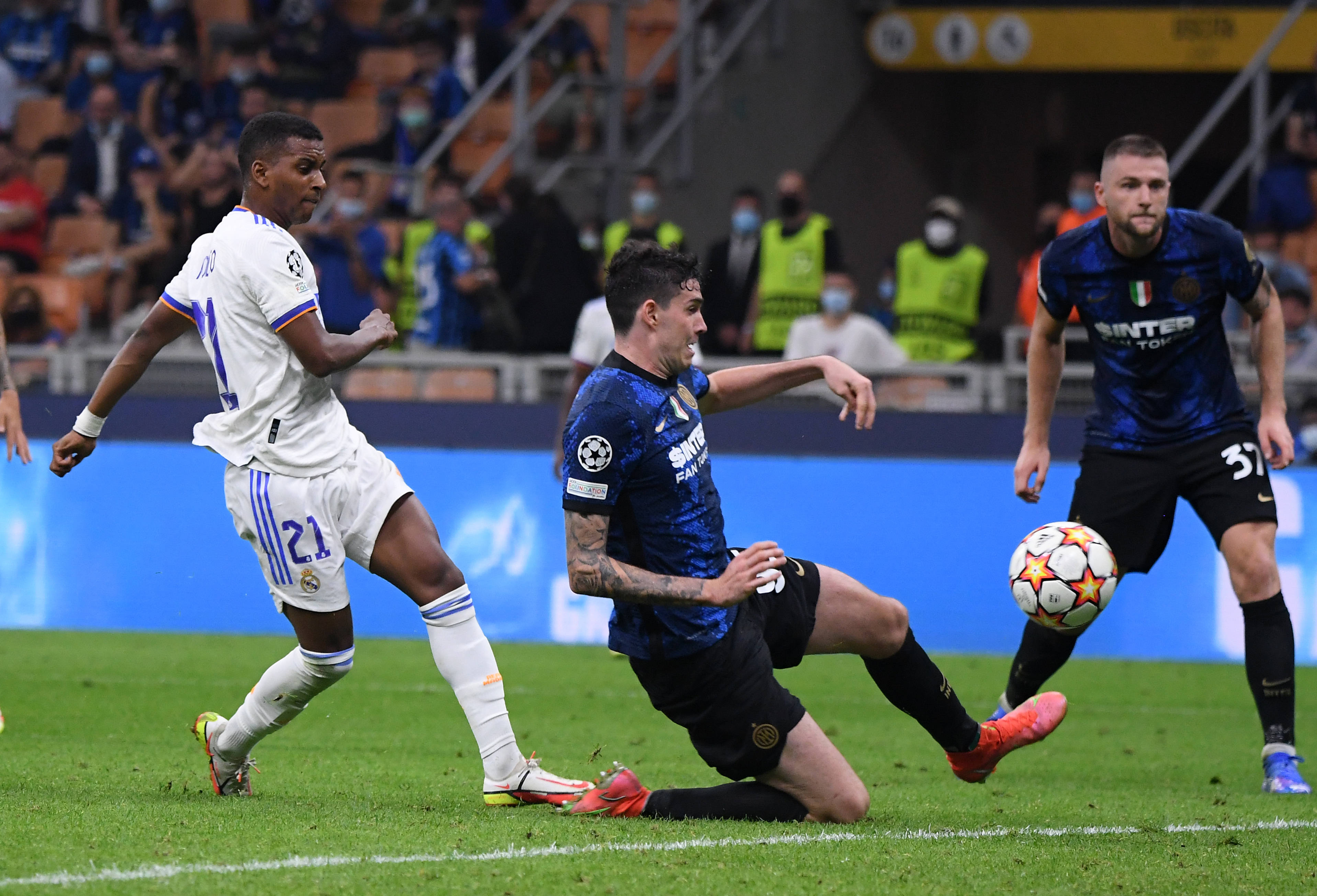 利物浦vs毕包第20分钟比赛暂停，全场球员、观众鼓掌致敬若塔（利物浦战毕尔巴鄂第20分钟暂停，全场球员与球迷鼓掌致敬若塔）