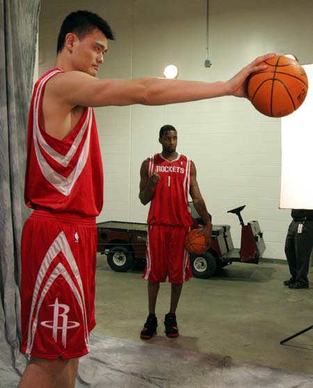 TA：非洲杯成曼联变阵契机，多名替补&小将可能迎来机会（TA：非洲杯或成曼联调整阵容良机，多名替补与小将有望获得出场机会）